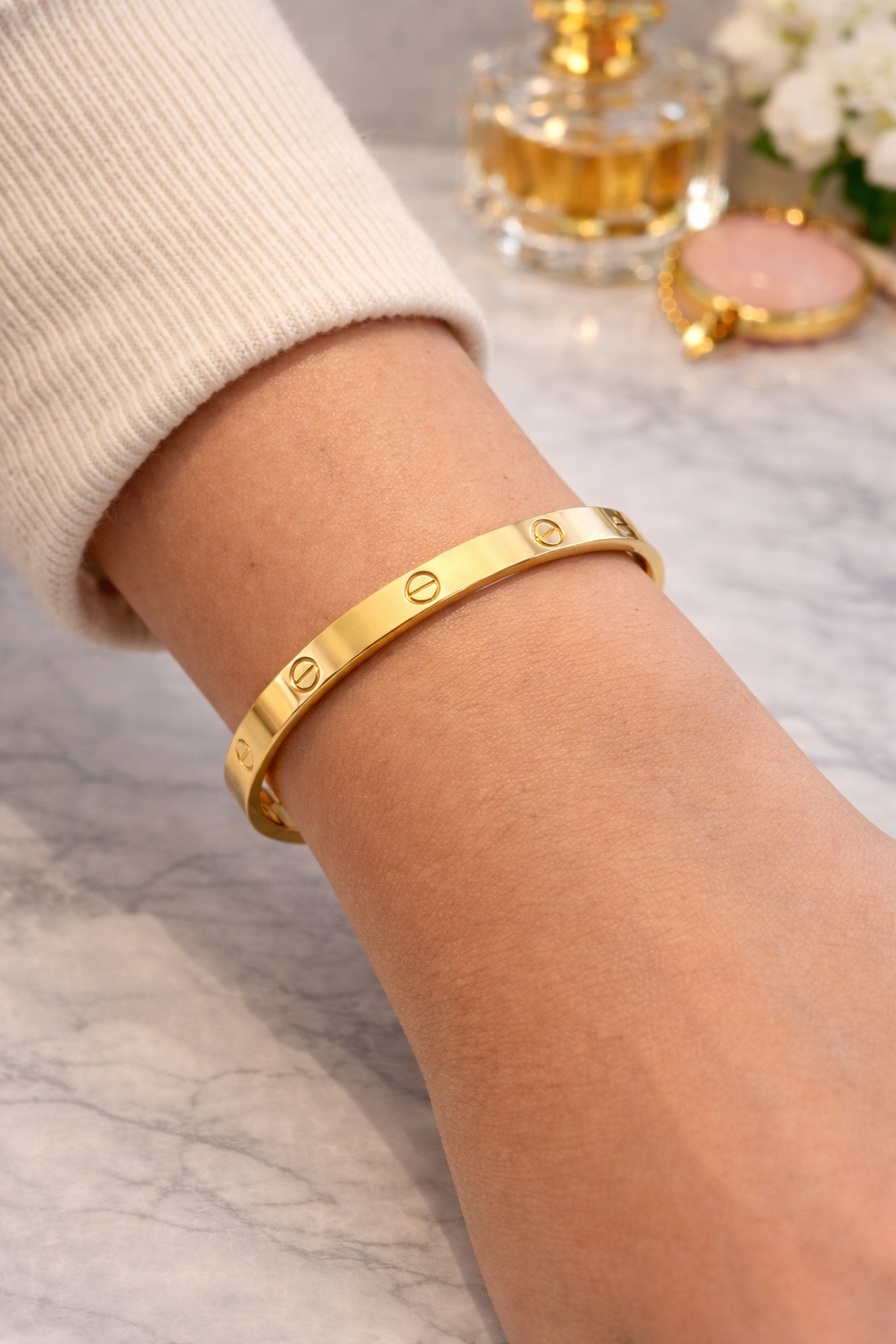 SOFT GLOW BANGLE