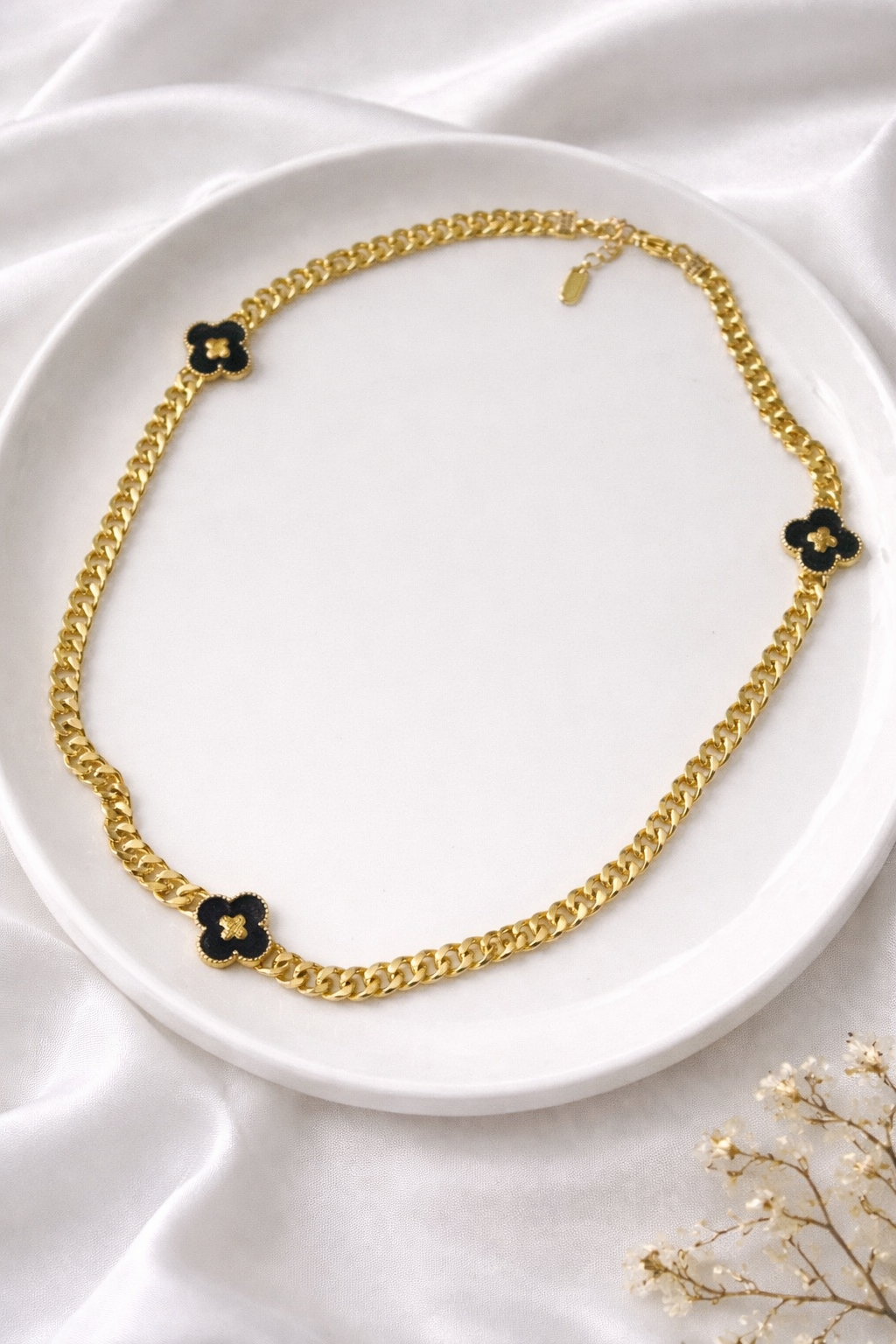 ELEGANT FLORAL NECKLACE