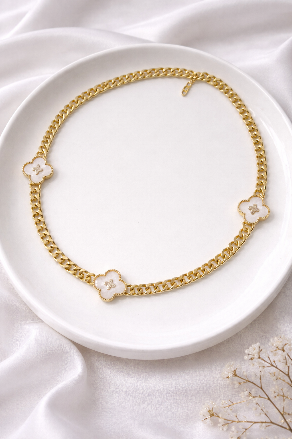 ELEGANT FLORAL NECKLACE