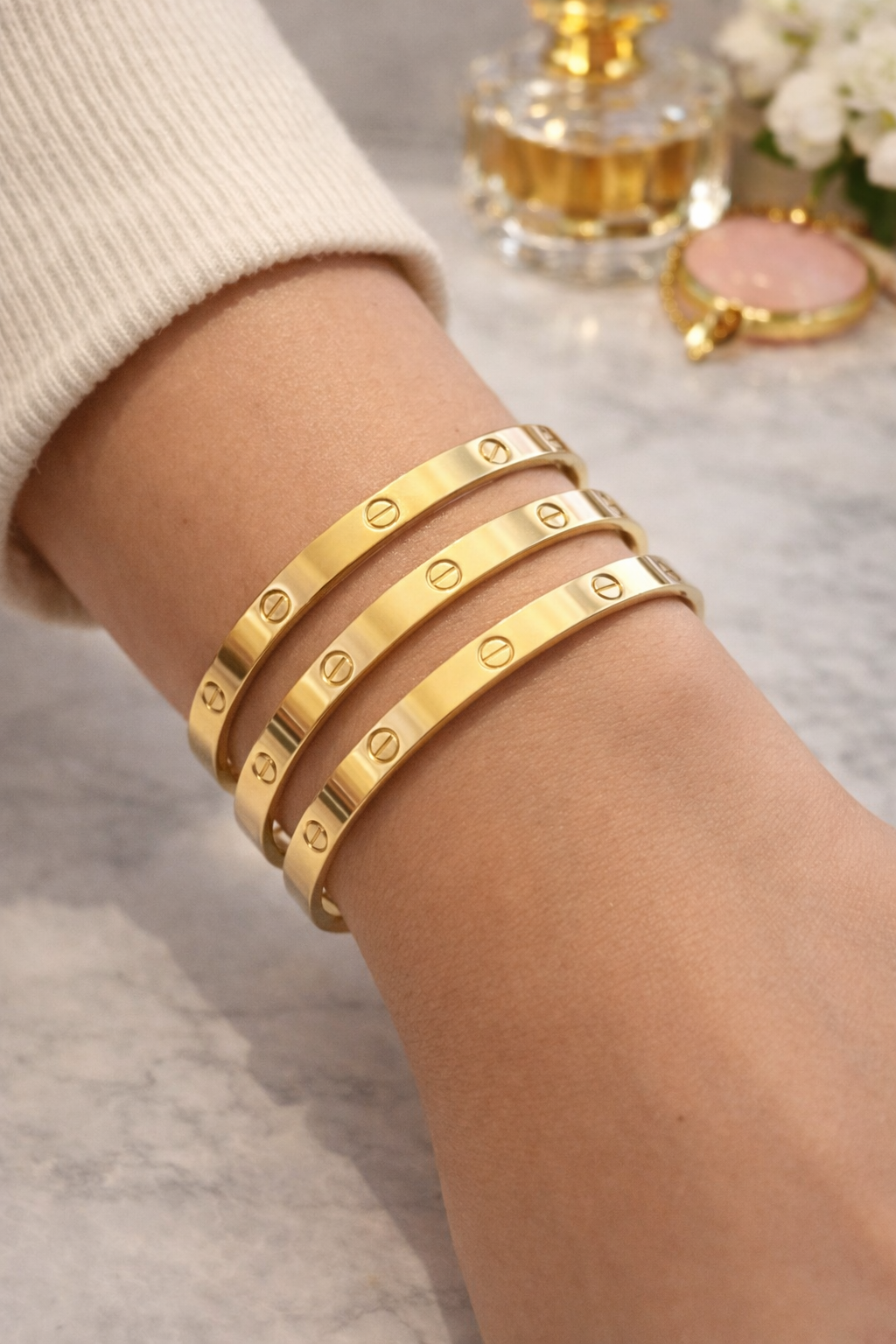 SOFT GLOW BANGLE
