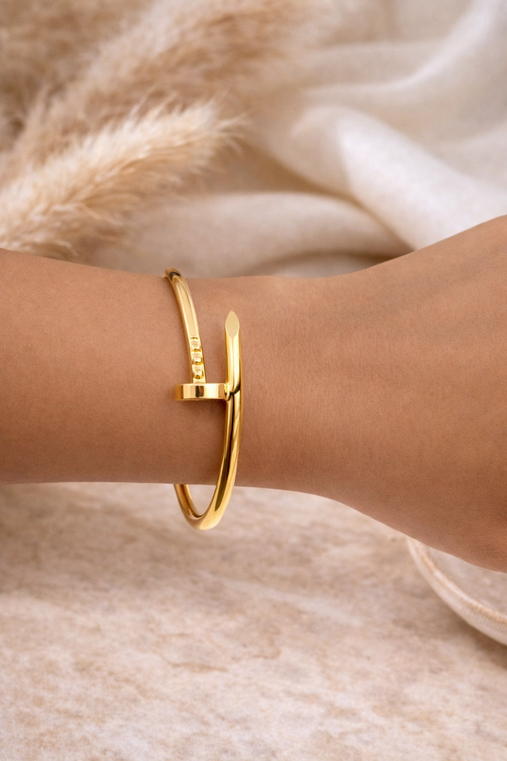 CLASSIC NAIL BRACELET -GOLD