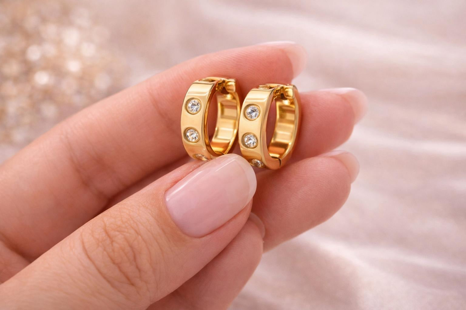 ICONIC CRISTAL HUGGIES