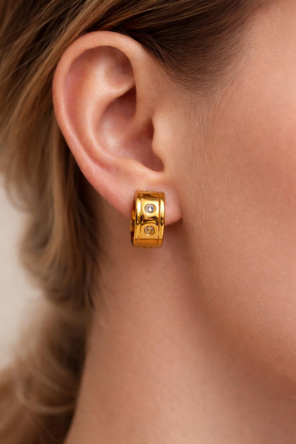 ICONIC CRISTAL HUGGIES